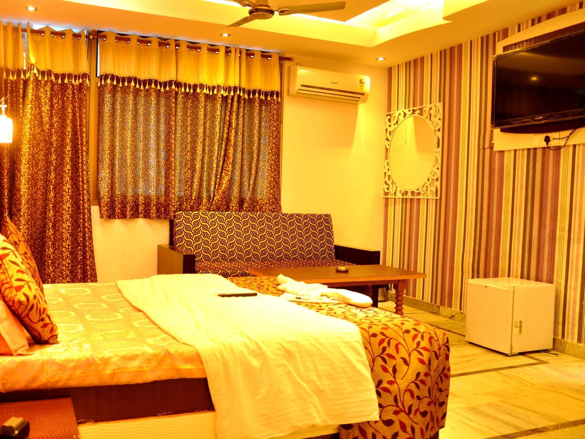 Akash Continental Hotel Rishikesh Exterior photo