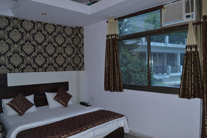 Akash Continental Hotel Rishikesh Room photo