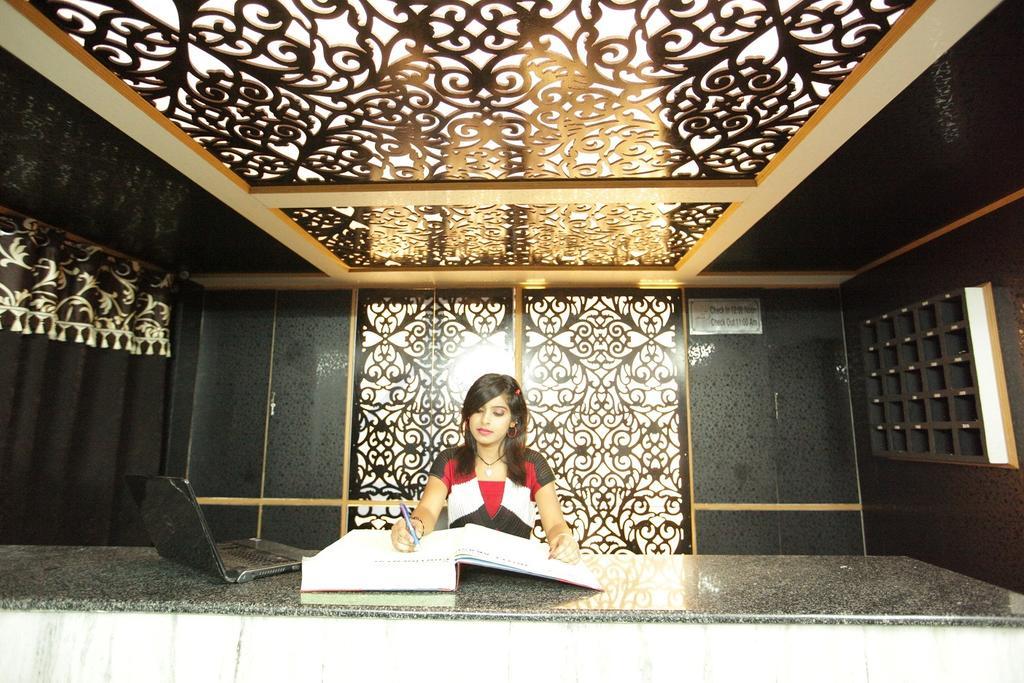 Akash Continental Hotel Rishikesh Exterior photo