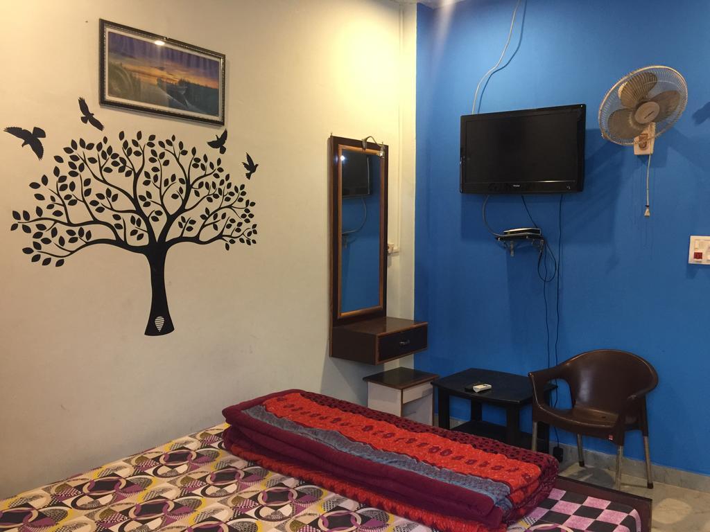 Akash Continental Hotel Rishikesh Exterior photo