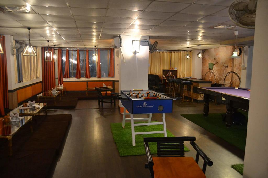Akash Continental Hotel Rishikesh Exterior photo