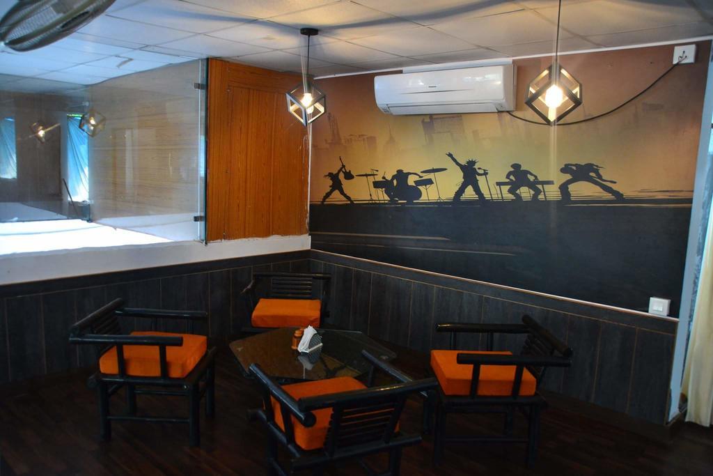 Akash Continental Hotel Rishikesh Exterior photo