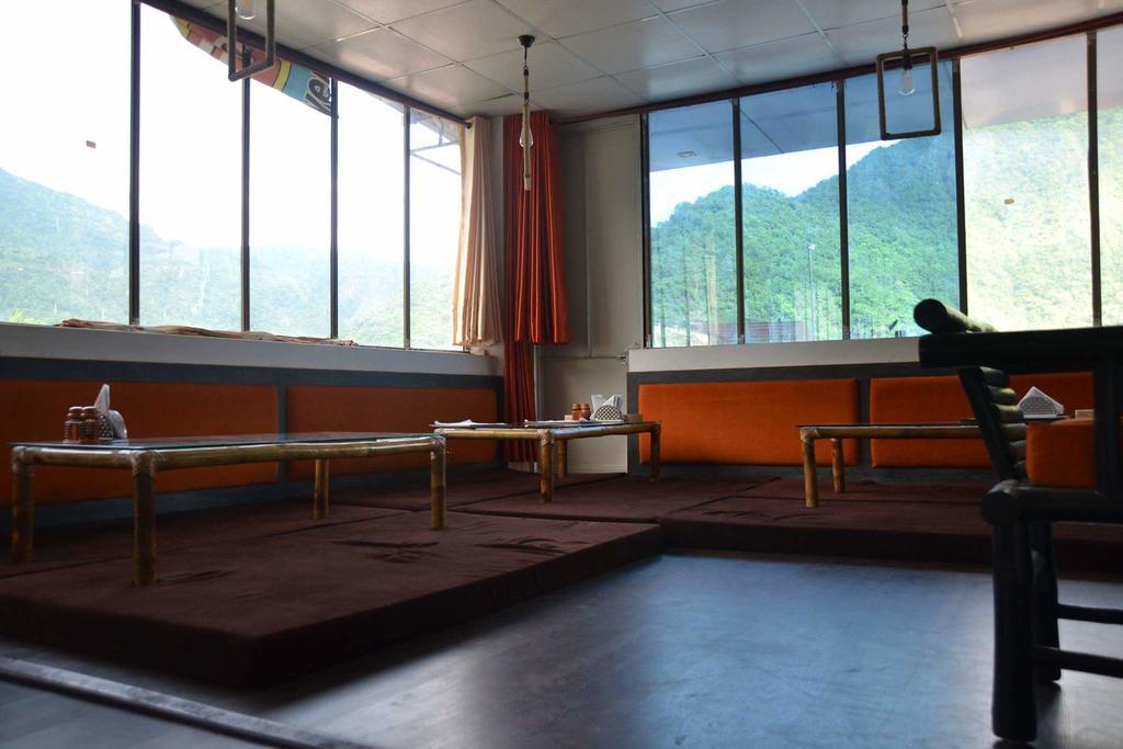 Akash Continental Hotel Rishikesh Exterior photo