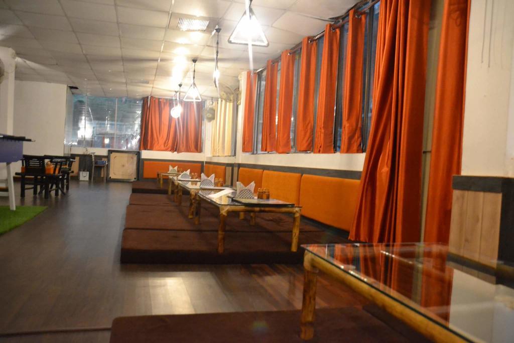 Akash Continental Hotel Rishikesh Exterior photo