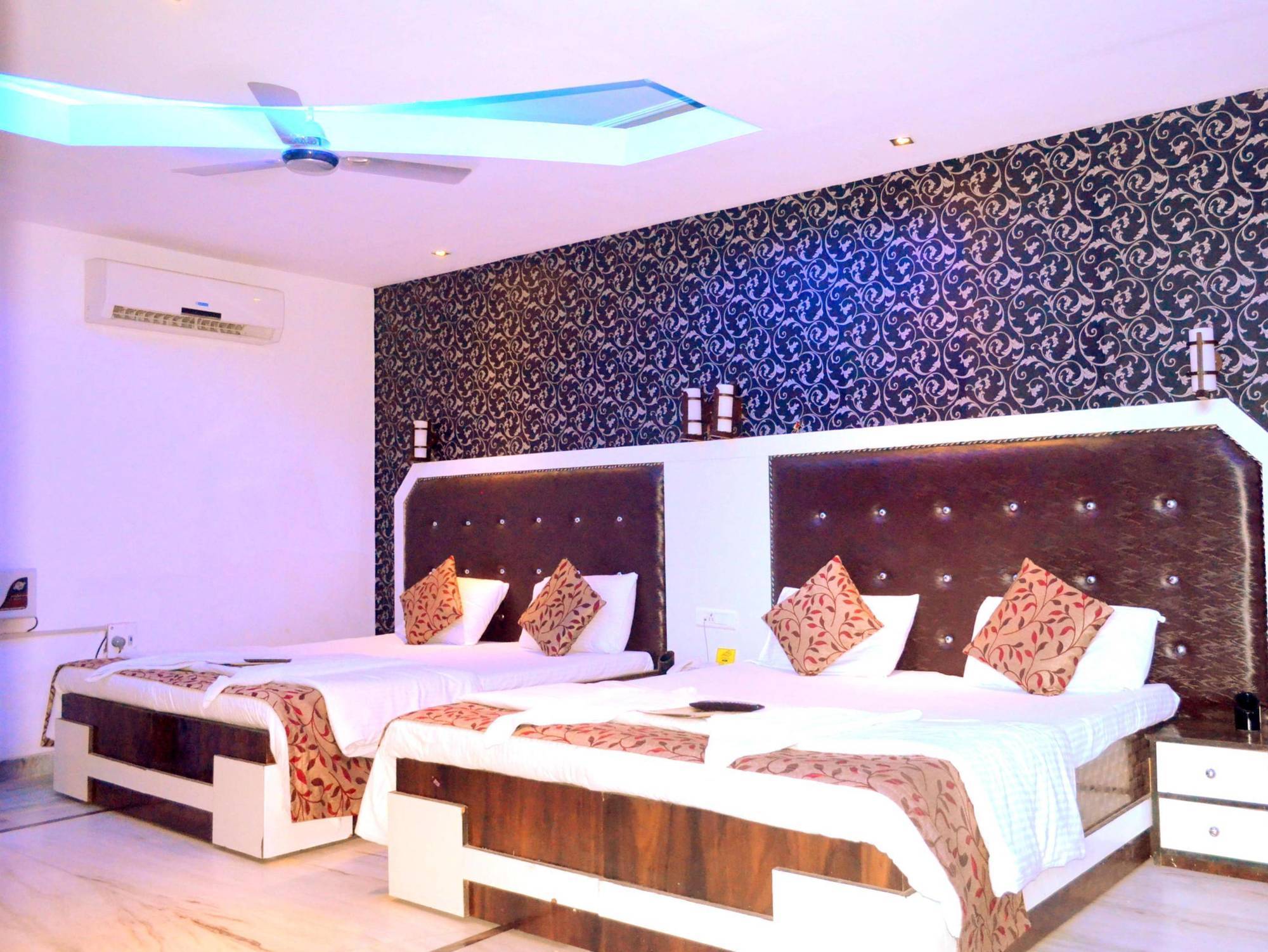 Akash Continental Hotel Rishikesh Exterior photo